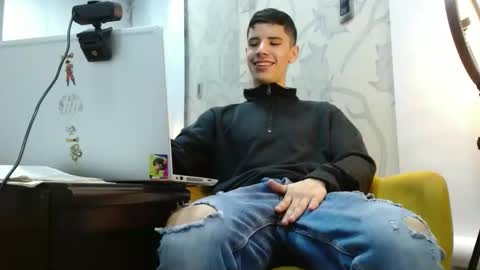 Snapshot of colombianproduction chatting on October 26, 2:13 am Jhon online show from October 26, 2:13 am
