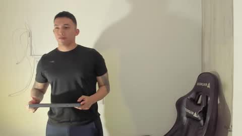 call me alejo online show from February 9, 4:50 pm