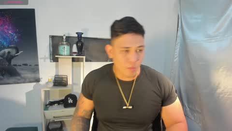 coltonmassif_ online show from December 24, 7:06 am