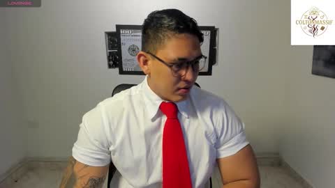 coltonmassif_ online show from November 29, 11:18 pm