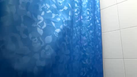 Snapshot of cris2428 chatting on February 13, 3:39 am cris2428 online show from February 13, 3:39 am