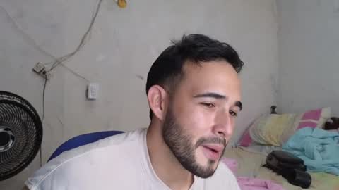 Snapshot of cris_simons chatting on February 4, 1:13 am cris_simons online show from February 4, 1:13 am