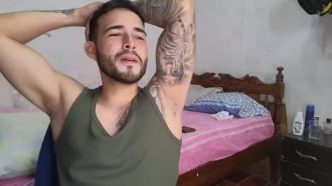 Snapshot of cris_simons chatting on February 5, 3:45 am cris_simons online show from February 5, 3:45 am