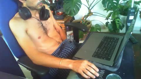 Snapshot of curiousgenie chatting on October 12, 8:52 am curiousgenie online show from October 12, 8:52 am