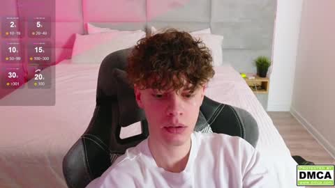 Snapshot of cute_thomas chatting on January 30, 8:21 pm Thomas -  online show from January 30, 8:21 pm