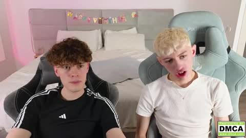 Snapshot of cute_thomas chatting on February 21, 7:21 pm Thomas -  online show from February 21, 7:21 pm