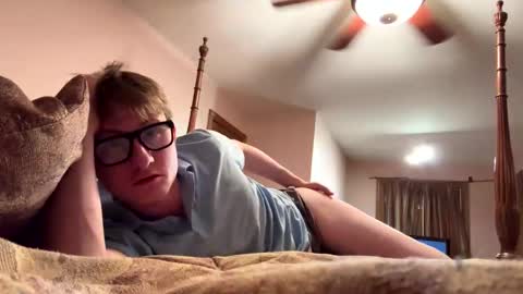 cuteboii29 online show from December 5, 5:47 am