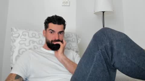 cuteeboy online show from May 17, 10:44 am