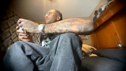 sexy tatted king bbc online show from April 28, 2:49 am