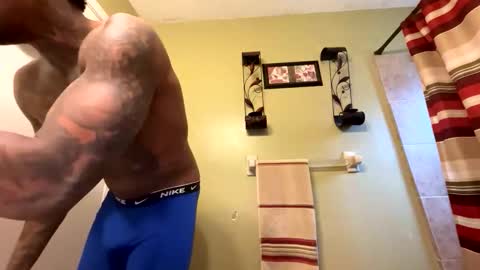 sexy tatted king bbc online show from October 27, 1:35 pm