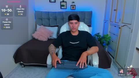 Snapshot of damian23_ chatting on January 30, 12:27 pm DAMIAN online show from January 30, 12:27 pm