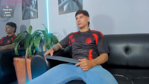 Snapshot of damian23_ chatting on February 3, 12:57 pm DAMIAN online show from February 3, 12:57 pm