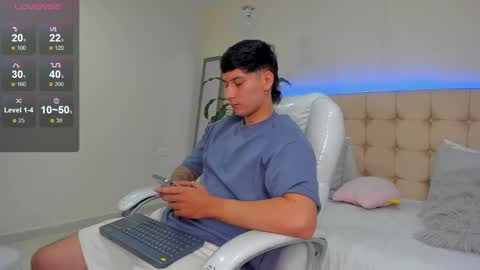 Snapshot of damian23_ chatting on January 23, 1:13 pm DAMIAN online show from January 23, 1:13 pm