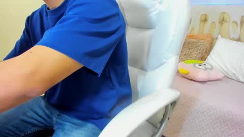 Snapshot of damian23_ chatting on December 19, 1:07 pm DAMIAN online show from December 19, 1:07 pm