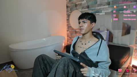 damian_tay online show from May 11, 4:15 pm