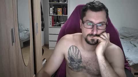 Snapshot of dan_the_man405 chatting on October 24, 7:37 pm King Dan online show from October 24, 7:37 pm
