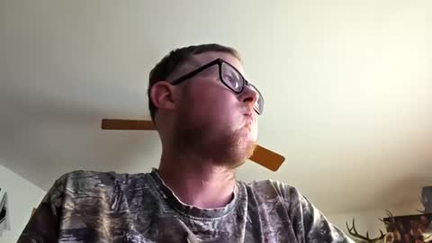 Snapshot of danielp_mod_cb chatting on September 8, 8:52 pm Daniel    y. online show from September 8, 8:52 pm