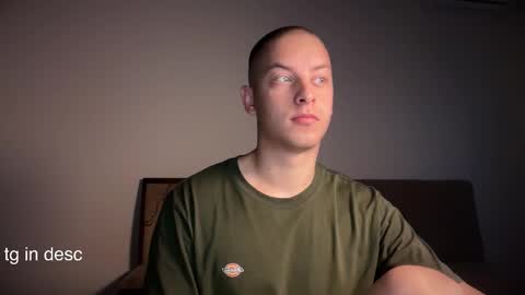 Snapshot of danila_trezzini chatting on October 25, 3:52 am danila online show from October 25, 3:52 am