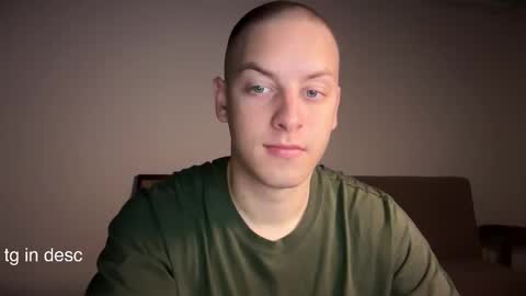 Snapshot of danila_trezzini chatting on October 23, 11:51 pm danila online show from October 23, 11:51 pm