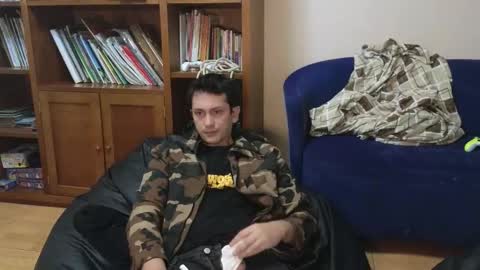 Snapshot of danruiz33 chatting on October 23, 12:58 am Dan online show from October 23, 12:58 am