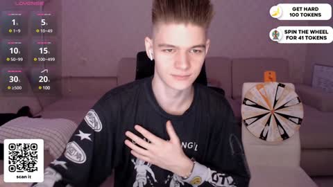 Snapshot of dantebigboi chatting on January 15, 12:19 am Daniel online show from January 15, 12:19 am