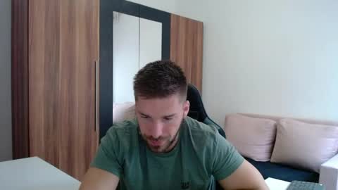 darius_94 online show from May 1, 5:54 am
