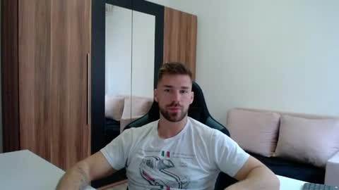 darius_94 online show from May 14, 4:43 am
