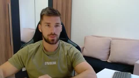 darius_94 online show from November 26, 7:00 am