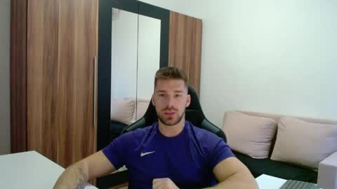 darius_94 online show from April 16, 4:12 am