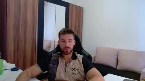 darius_94 online show from January 12, 12:53 pm