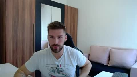 darius_94 online show from May 28, 9:29 am