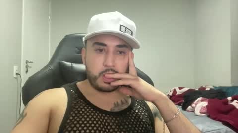 dark704996 online show from March 6, 6:32 am