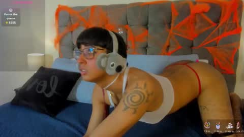 Snapshot of dark_hairy_ chatting on October 24, 4:47 am Andrew online show from October 24, 4:47 am
