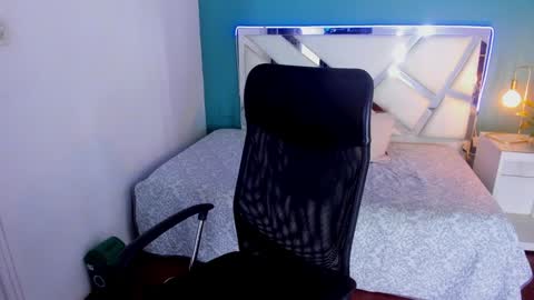 Scoot online show from January 11, 9:57 pm