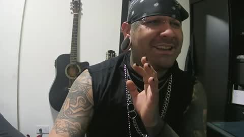 darkclothes online show from January 22, 2:04 am