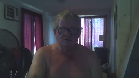 Snapshot of darwincock chatting on February 21, 6:40 am darwincock online show from February 21, 6:40 am