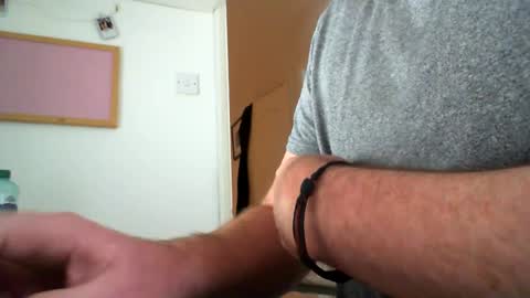 davesu12345 online show from December 11, 9:21 am