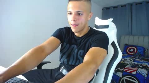 Snapshot of davisito7 chatting on February 8, 4:47 am David Angel online show from February 8, 4:47 am