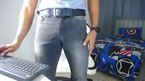 Snapshot of davisito7 chatting on February 1, 2:05 am David Angel online show from February 1, 2:05 am