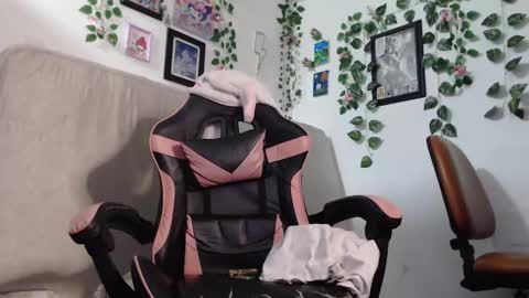 dazzayy online show from December 4, 12:52 am