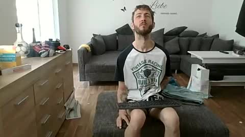 robert online show from March 28, 6:57 am