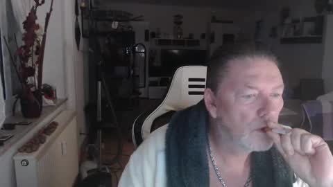 Snapshot of deinprinz2312 chatting on October 27, 5:10 am deinprinz2312 online show from October 27, 5:10 am