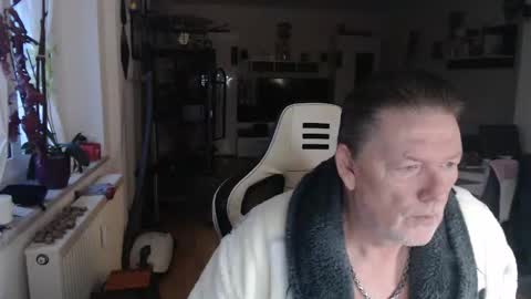 deinprinz2312 online show from December 5, 7:04 am