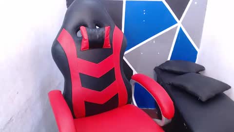 Snapshot of deiv2_ chatting on October 8, 2:27 am deiv2_ online show from October 8, 2:27 am