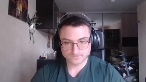 Snapshot of den_lover1 chatting on February 18, 12:49 pm Den online show from February 18, 12:49 pm