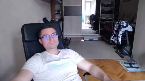 Snapshot of den_lover1 chatting on October 25, 10:50 am Den online show from October 25, 10:50 am