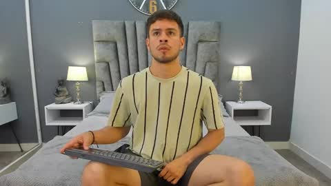 Derek Hussain online show from December 26, 7:49 pm