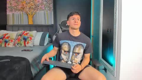 Derek Hussain online show from October 29, 2:14 am