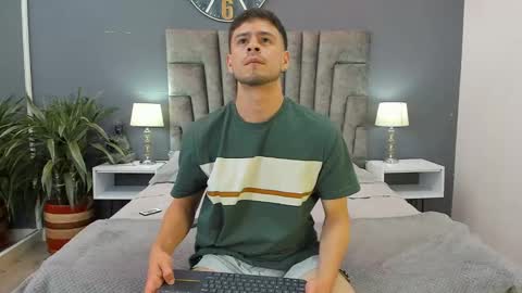 Derek Hussain online show from December 28, 8:25 pm