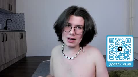 Derek online show from April 14, 9:03 pm